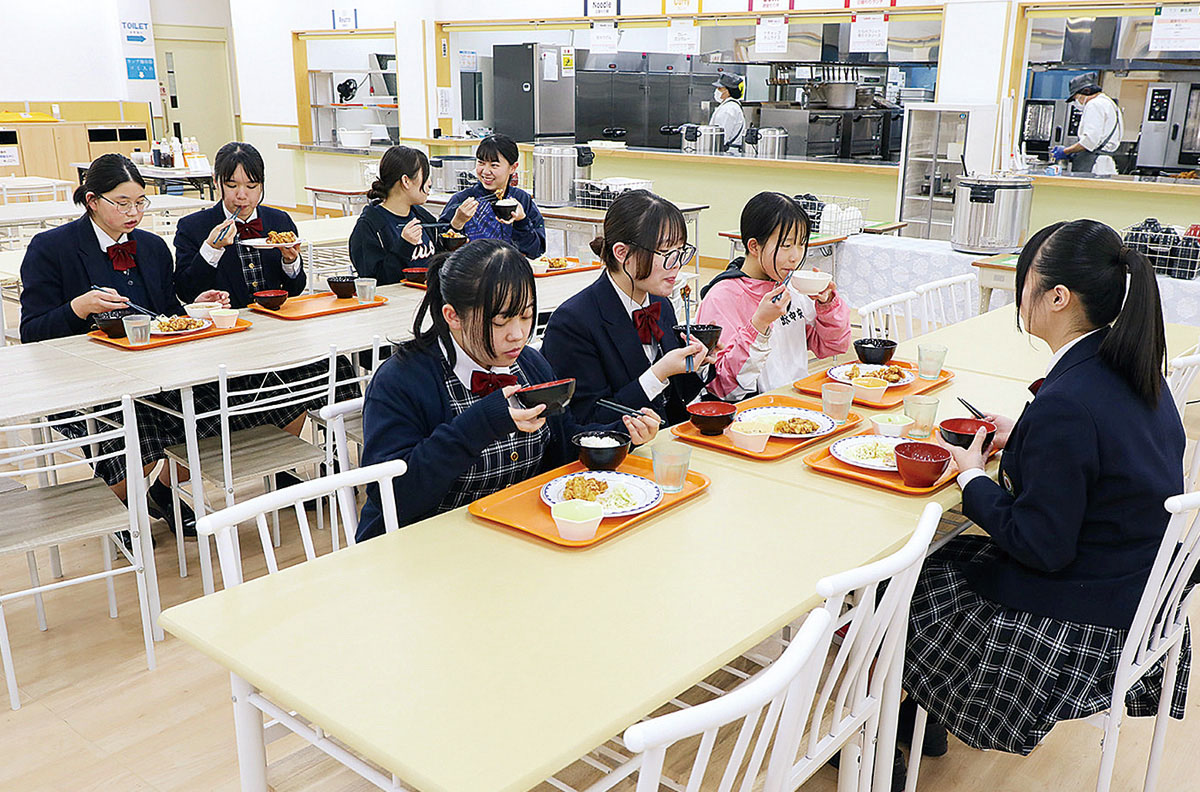 寮の食事風景